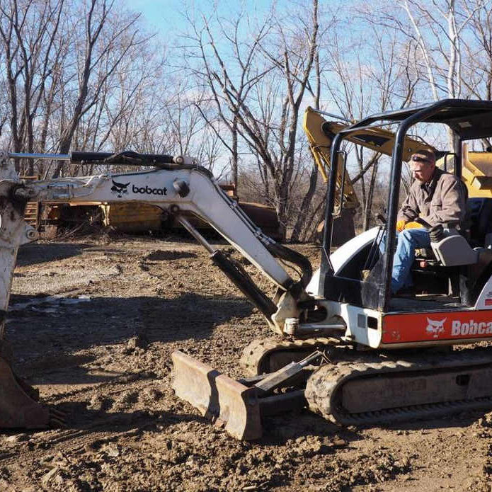 Controla la maquinaria pesada vía GSM
