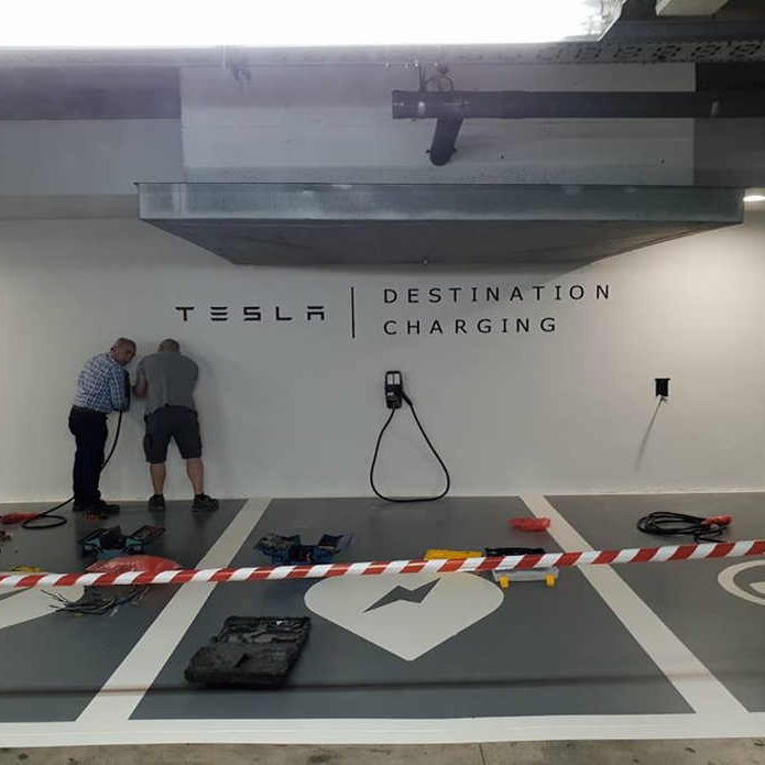 Postes de recarga para coches eléctricos